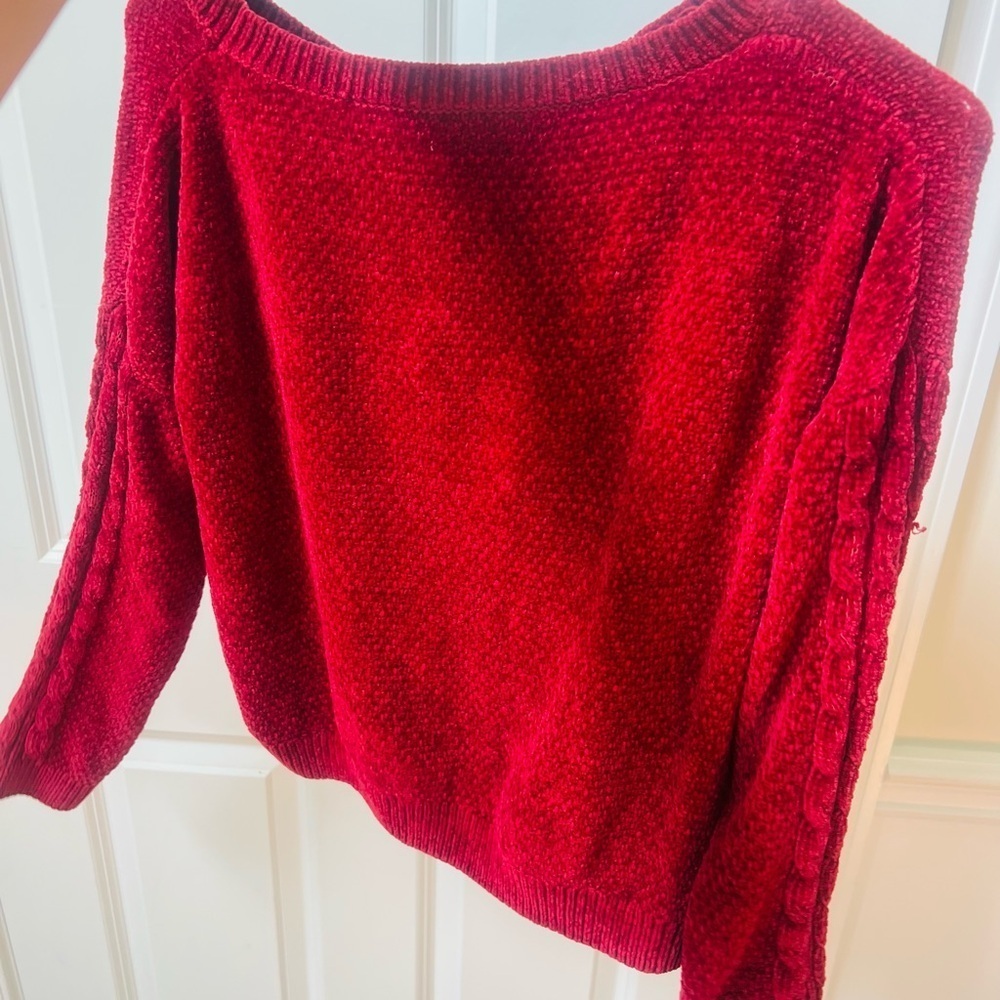 Chic Red Women's Crew Neck Sweater - Picture 4 of 4